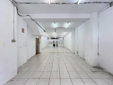 Local comercial en Badalona - Foto 1