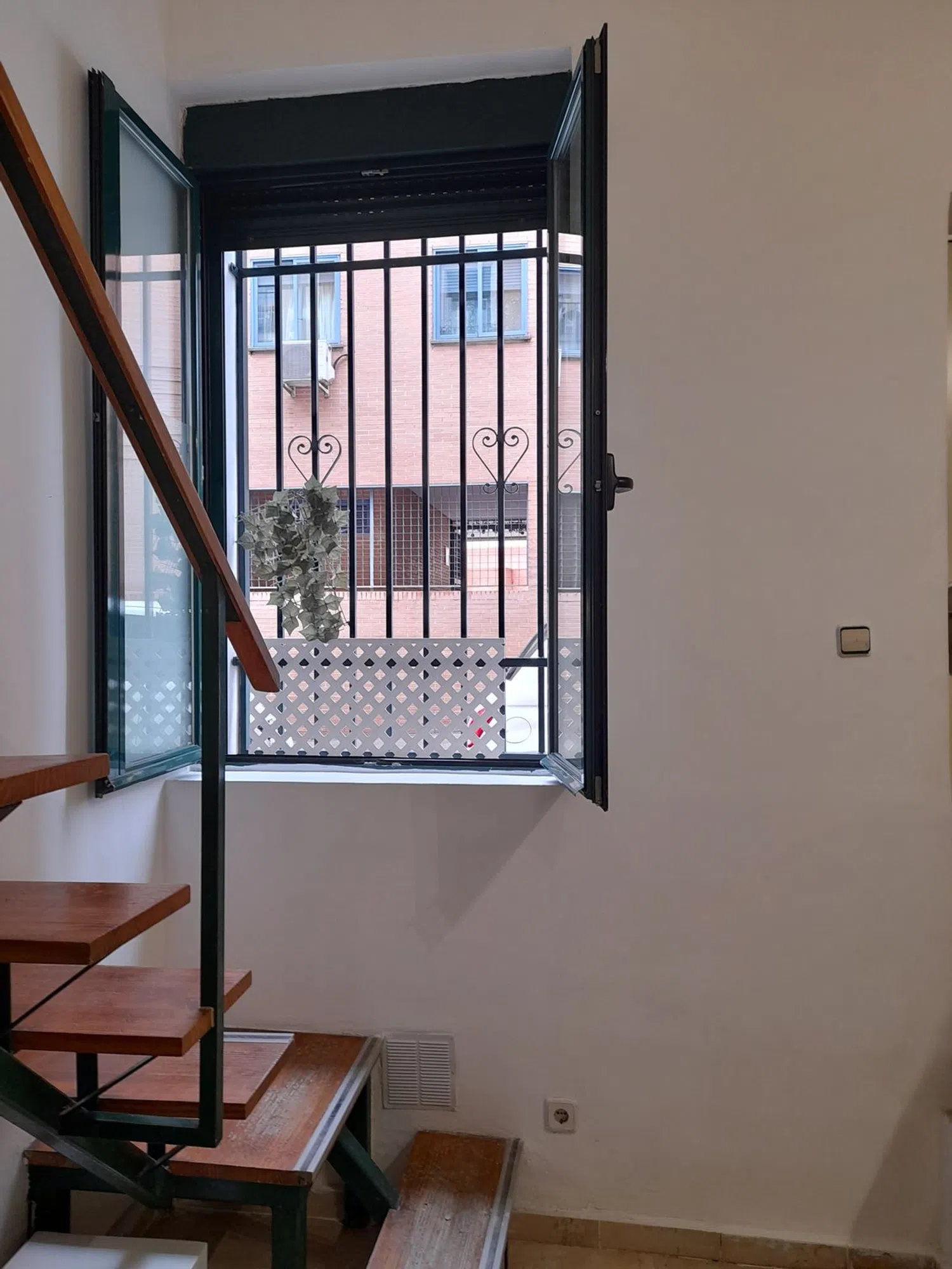 Estudio en calle de Castilla, 11 - Foto 1