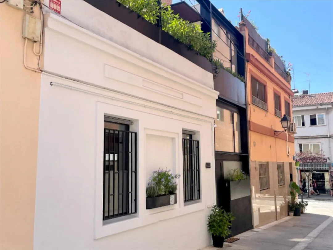 Casa adosada en  Carrer Velázquez 11 - Foto 2