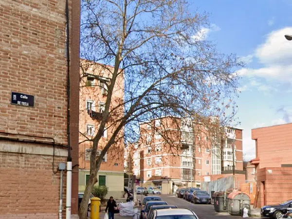 Piso en calle de Yecla, 6