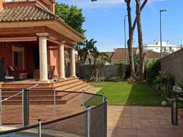 Chalet en  Avenida de la Constitución 18B - Foto 2