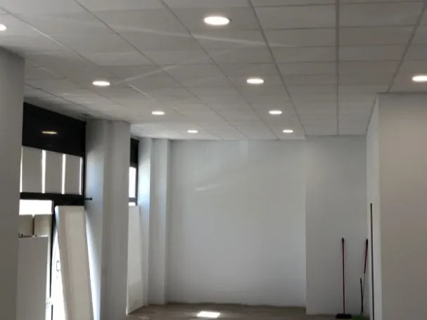 Local comercial en  Avenida Víctimas del Terrorismo 1 - Foto 2