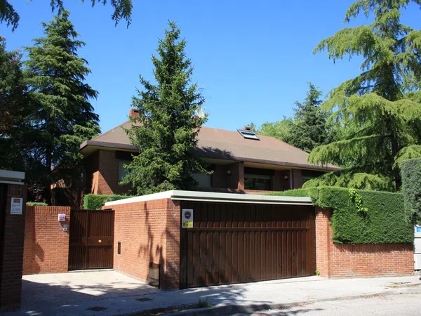 Chalet pareado en calle Timón, 3