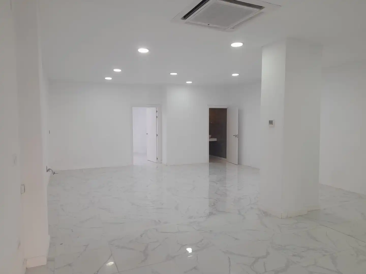 Local comercial en  CORNELLA - Foto 8