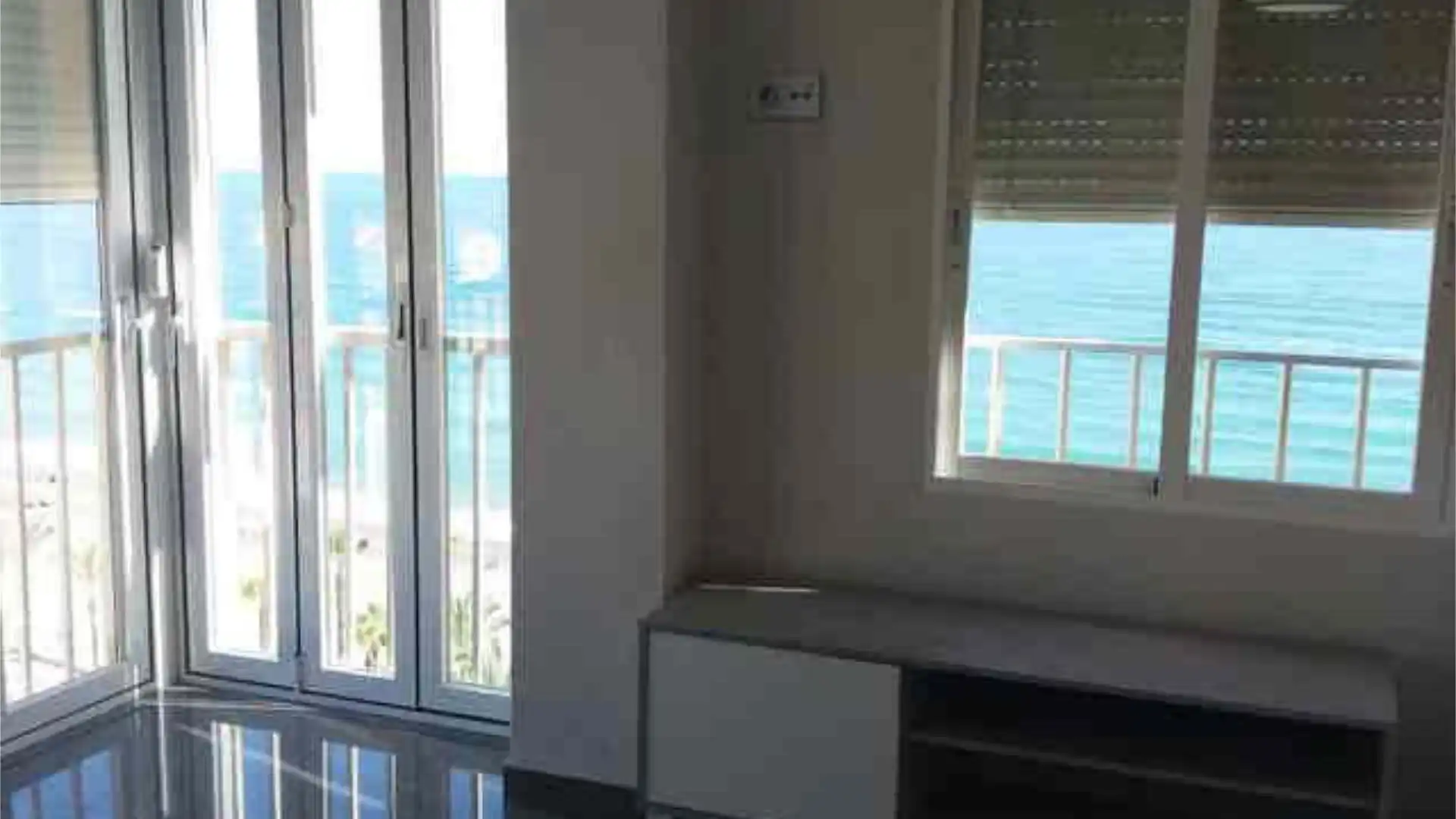 Piso en primera línea de playa - Foto 6