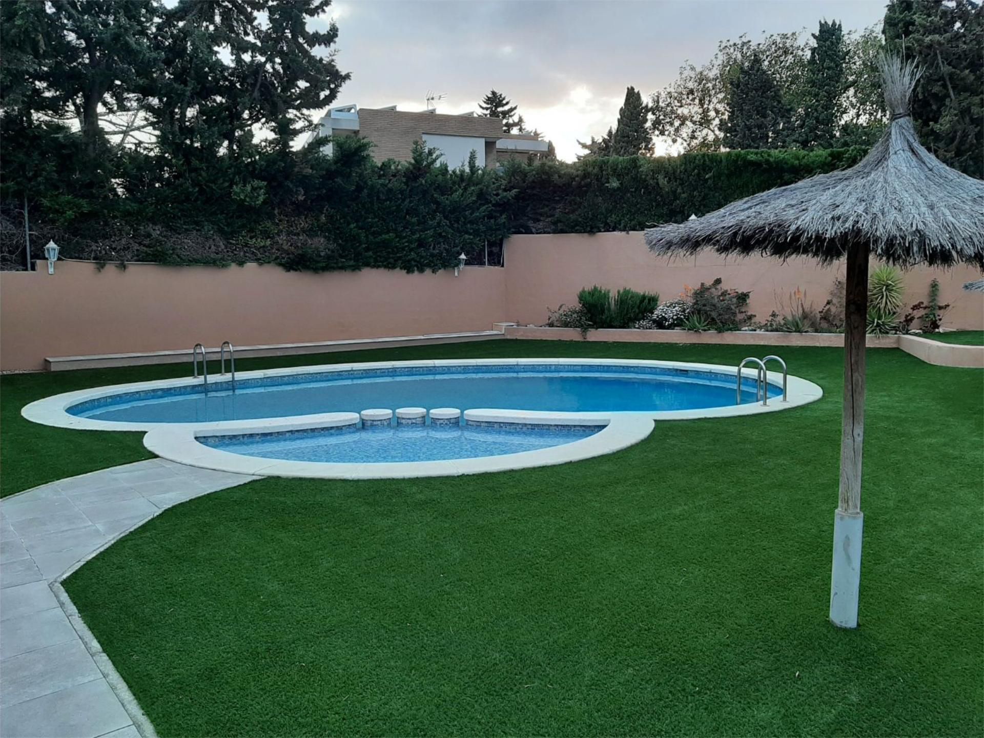 Casa adosada en  Avenida Pintor Pérez Gil 13 - Foto 11