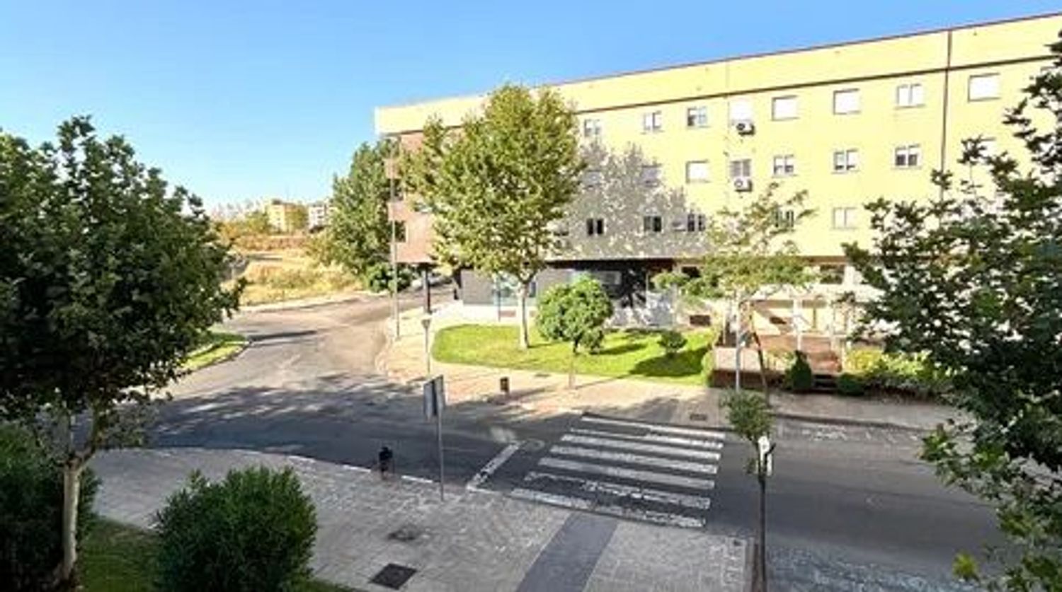 Piso en Avenida de Portugal, 1, Zona Norte-Hospital-Urbanizaciones, Zona Norte-Hospital-Urbanizaciones - Foto 2