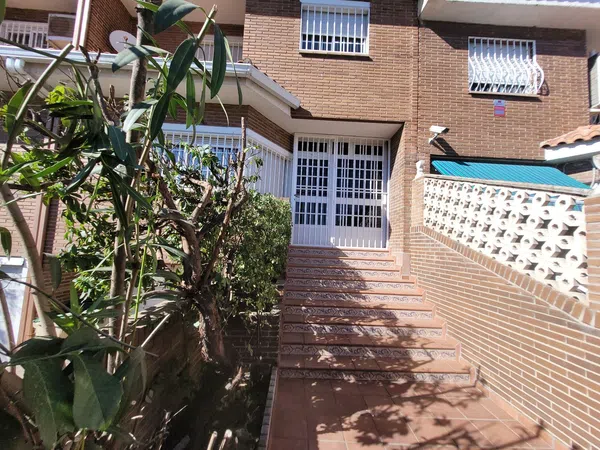 Chalet adosado en Avenida de Francisco Chico Mendes s/n, Perales del Rio, Perales del Rio - Foto 1