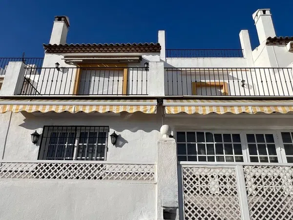 Chalet adosado en calle Frankfurt, 31 - Foto 1