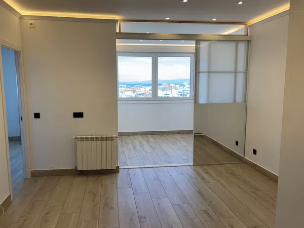 Piso en avenida del General Perón, 32