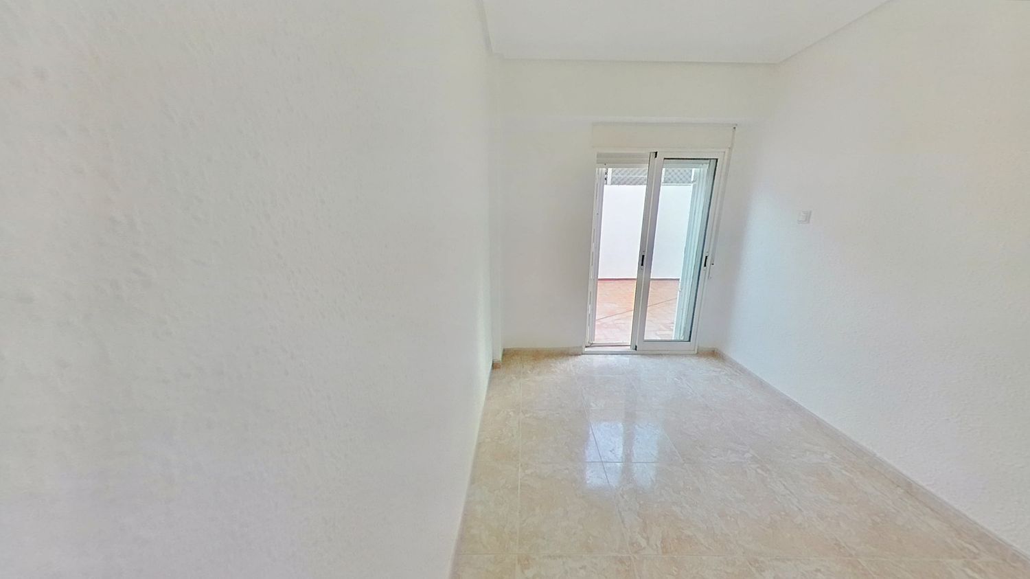 Piso en Barrio Torrefiel - Foto 7