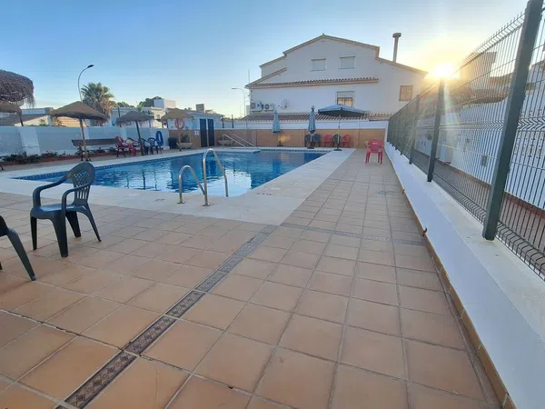 Chalet adosado en avenida de la Torre, 33