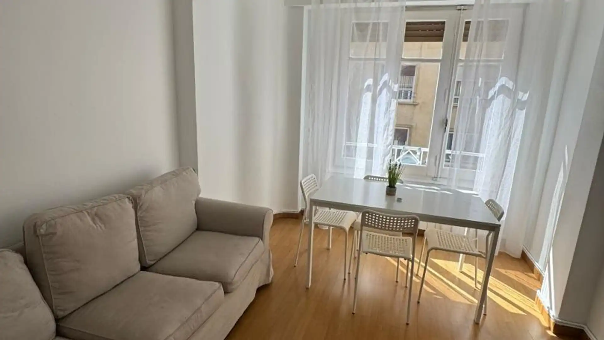 Piso en  Calle de Laguna de Rins 4 - Foto 2