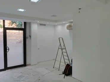 Local comercial en  Carrer de Santa Maria de Mazzarello 84 - Foto 1