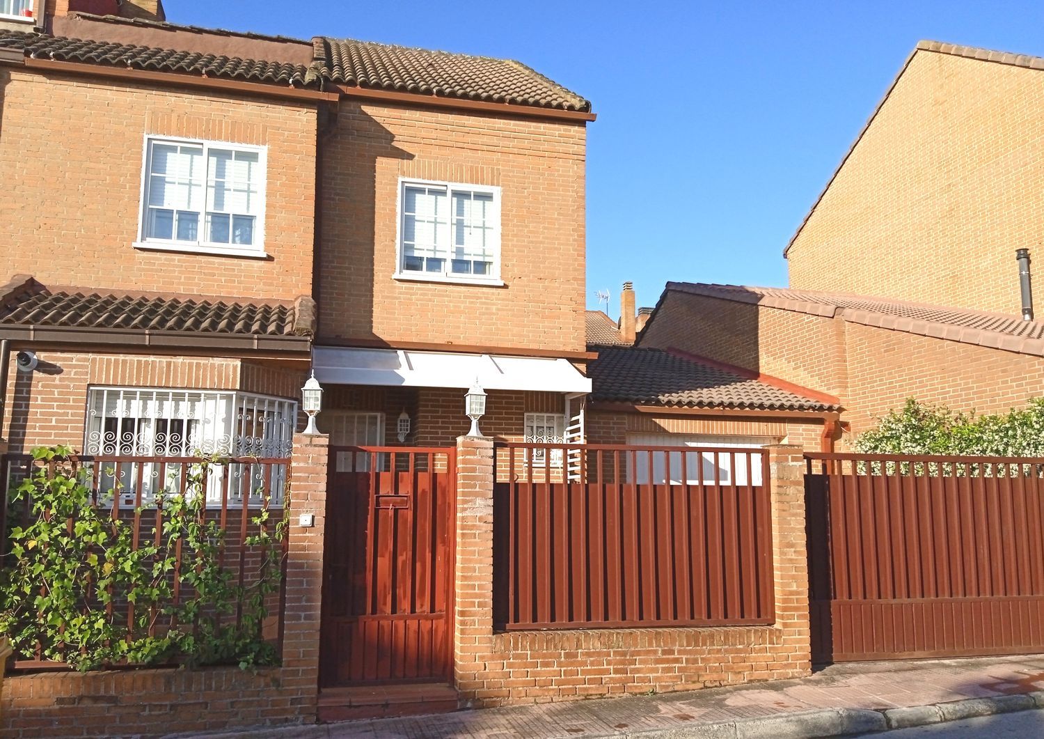 Chalet pareado en Urbanización Montelomas s/n dos - Foto 1