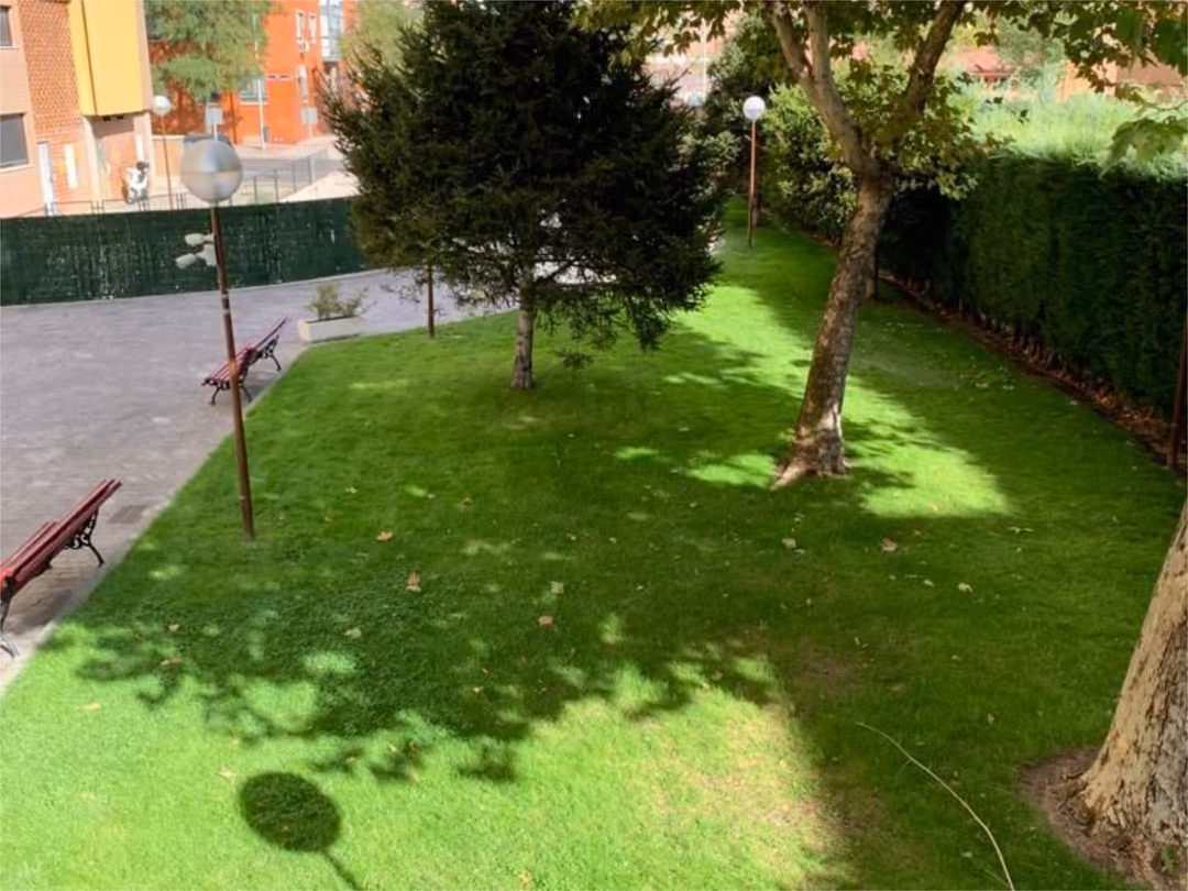 Piso en  Calle de Ladera de los Almendros 40 - Foto 2