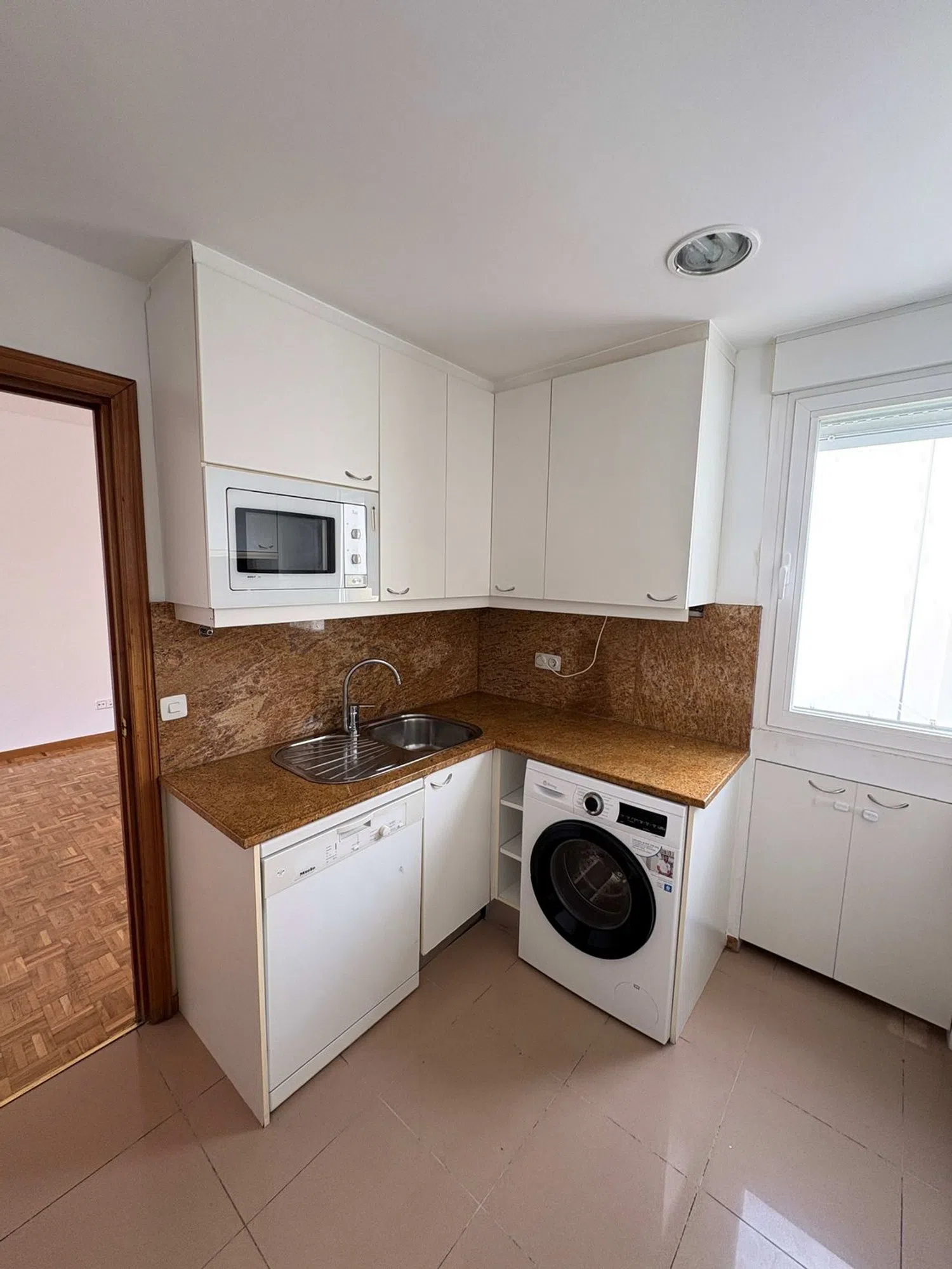 Piso en calle de Guzman el Bueno, 41 - Foto 1