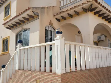 Casa adosada en  Calle Castillo de la Mola 1 - Foto 4