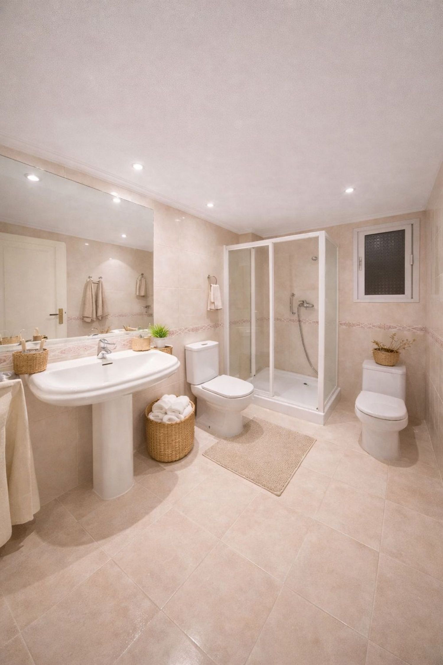 Piso en calle de Guzmán el Bueno, 102 - Foto 4