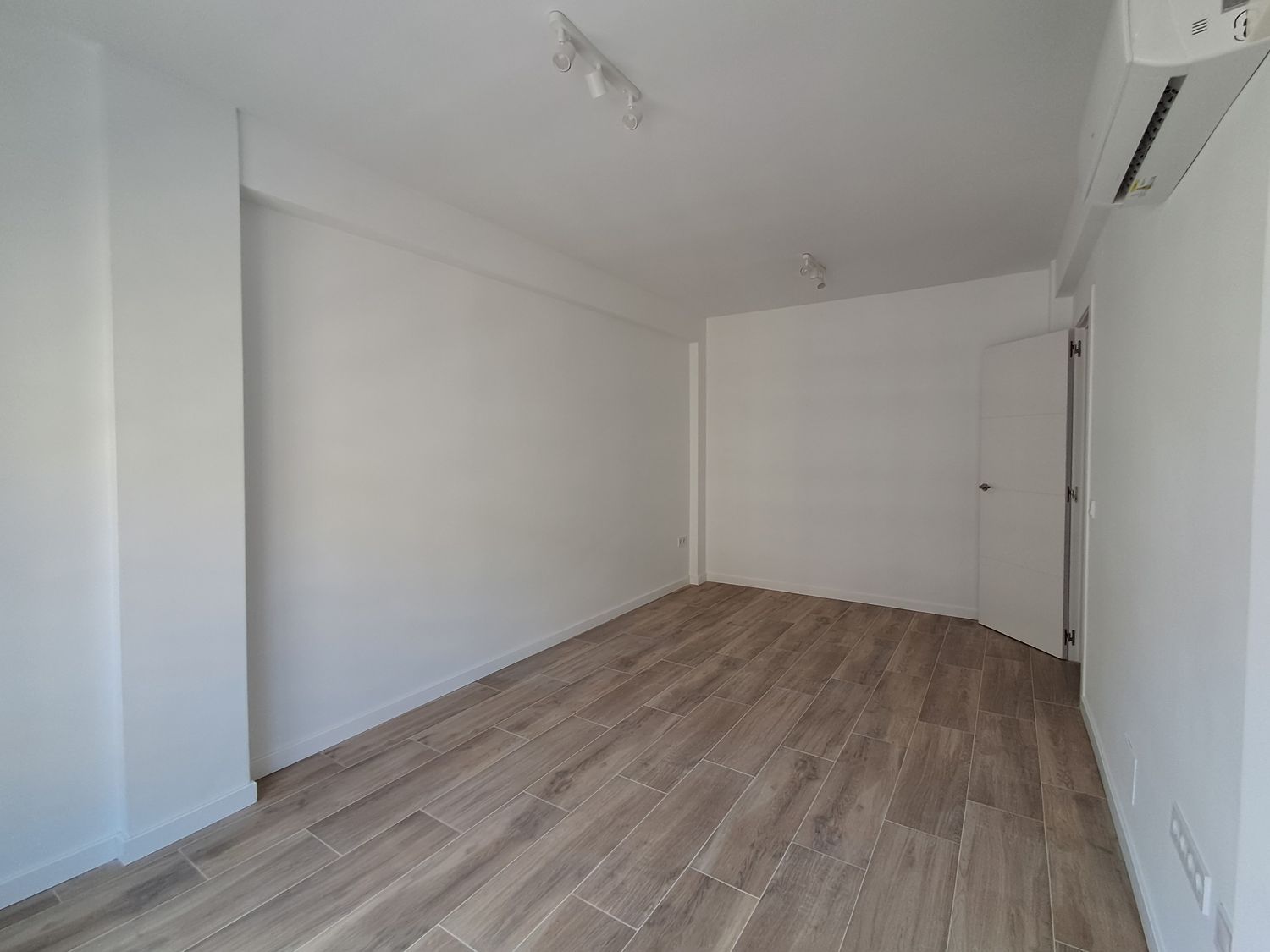 Piso en calle Armengual de la Mota, 34 - Foto 2