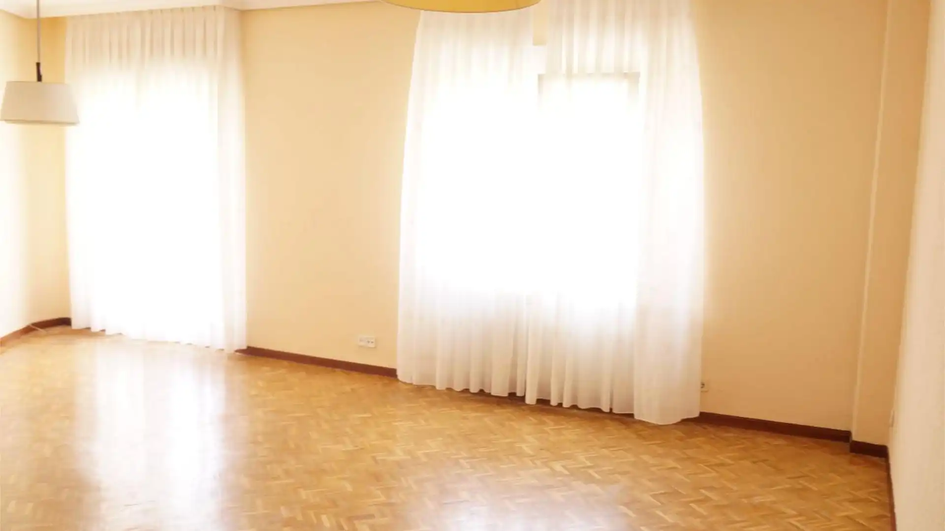 Piso en  Avenida de la Reina Victoria 21 - Foto 1