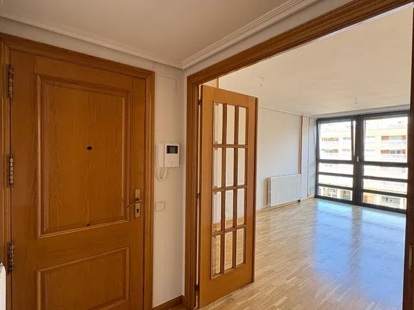 Piso en plaza Mariano Arregui Canela, 9