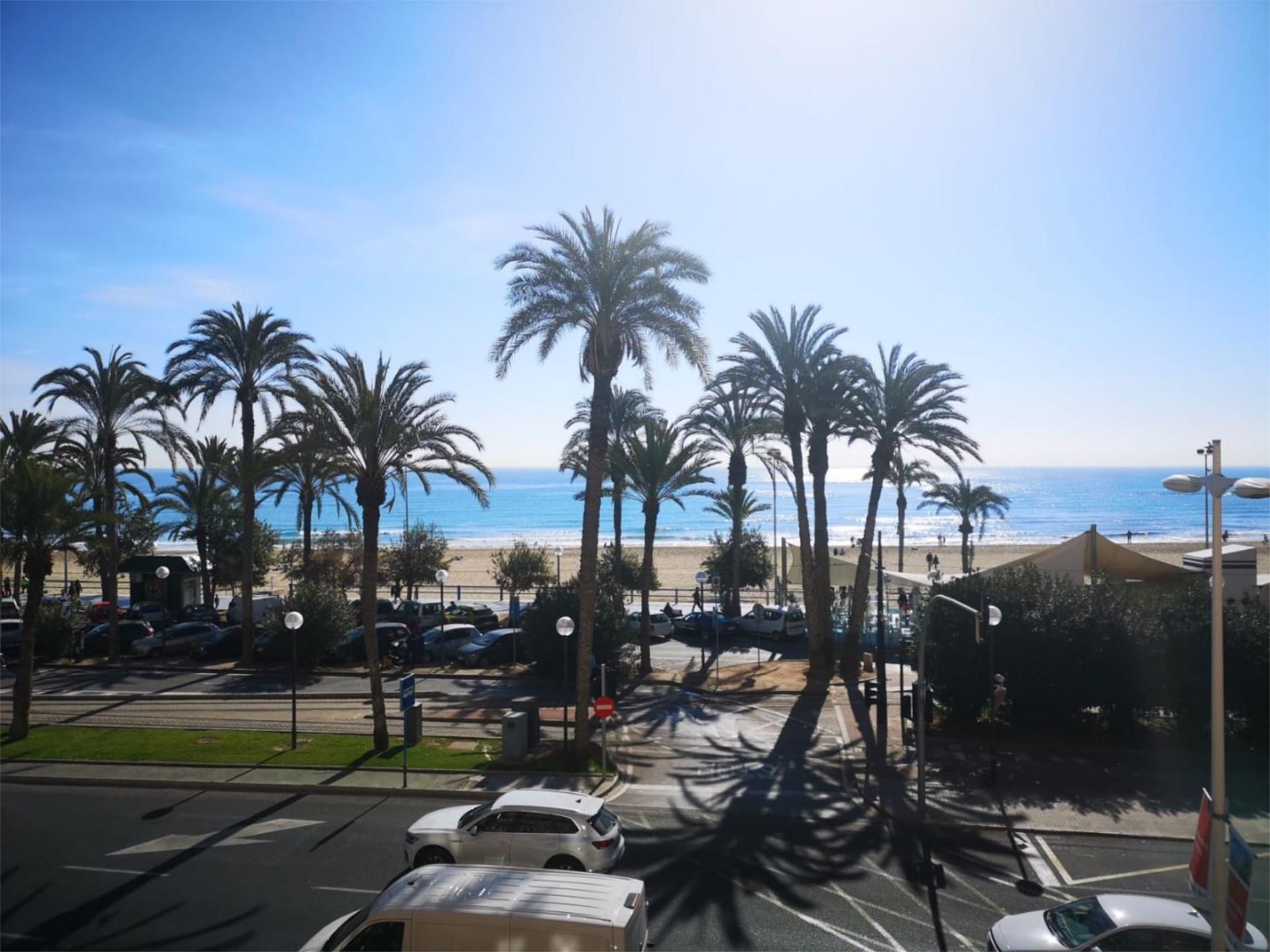 Casa adosada en  Avinguda Juan Bautista Lafora 8 - Foto 2