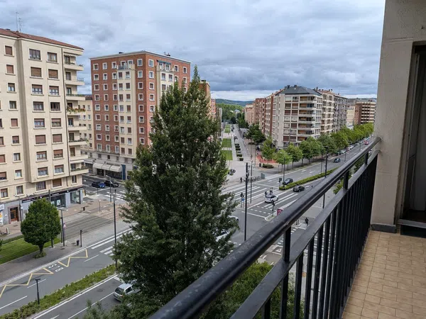 Piso en Avenida Gasteiz, 73 - Foto 1