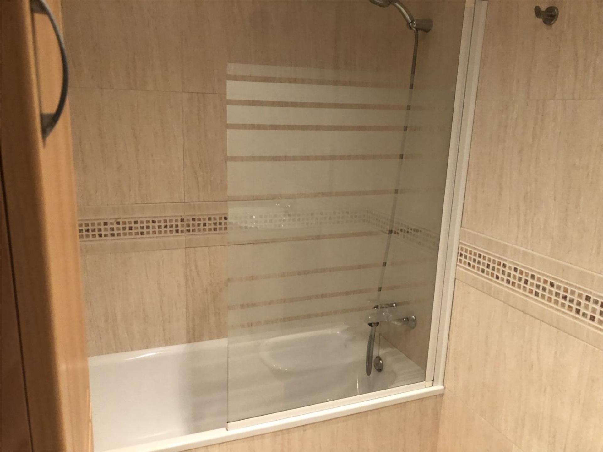 Apartamento en  Calle Marqués de Valero de Urria 8 - Foto 3