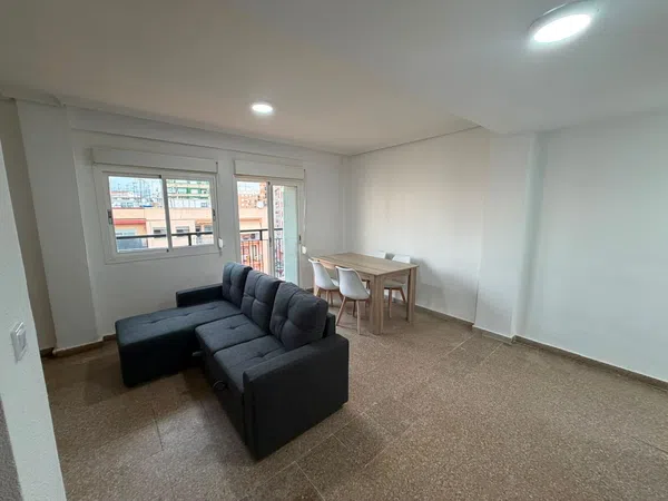 Piso en Plaza Dolcainers de Tales, 2, Zona Plaza Illes Columbretes - Foto 2