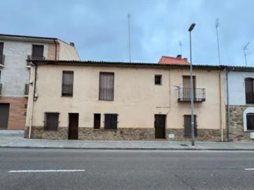 Casa adosada en  Calle de Cabañales 44 - Foto 1