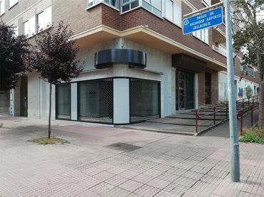 Local comercial en  Calle Pintor Pablo Uranga 10 - Foto 1