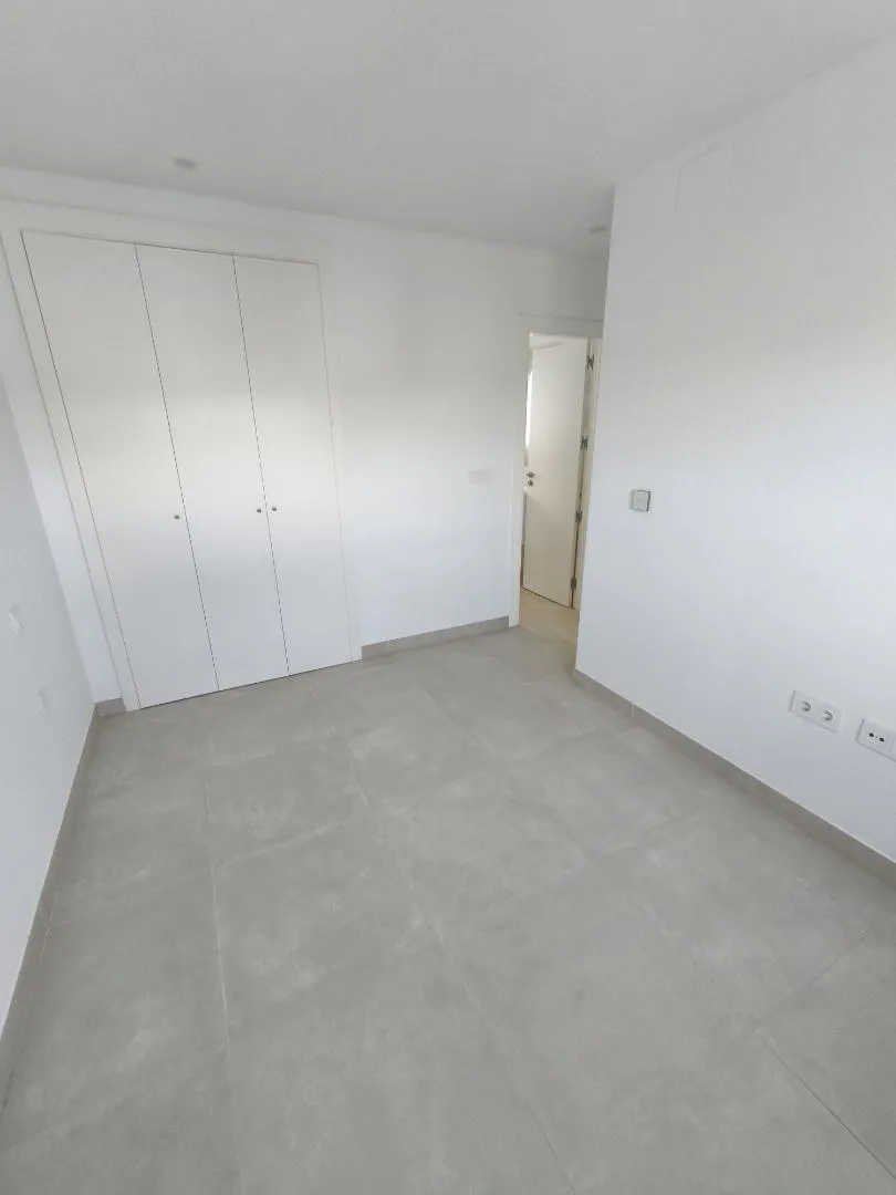 Piso en  Avenida Reina Sofía 40 - Foto 7