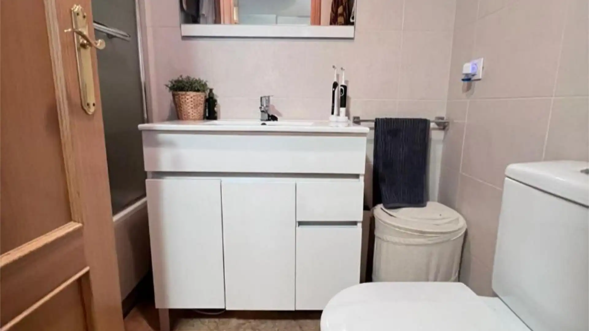 Piso en  Avenida Don Juan de Borbon 98 - Foto 8