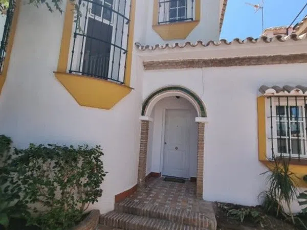 Chalet pareado en Calle Marqués de Ivanrey, 1, Las Lomas de Río Verde - Foto 2