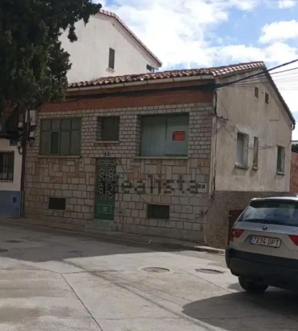 Casa adosada en  Calle Ronda de la Iglesia 1 - Foto 2