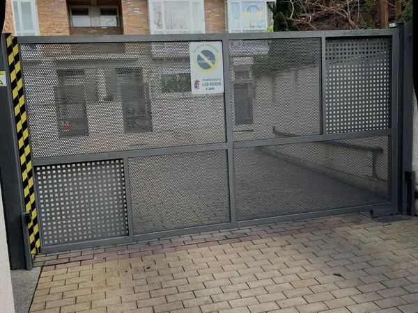 Chalet adosado en plaza de Ferrocarril, 6 - Foto 1