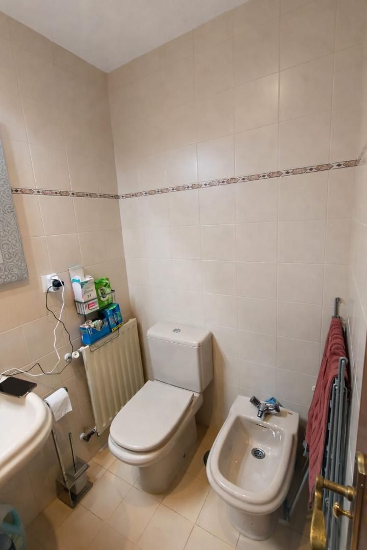 Piso en  Calle Manuel Pombo Angulo 12 - Foto 18