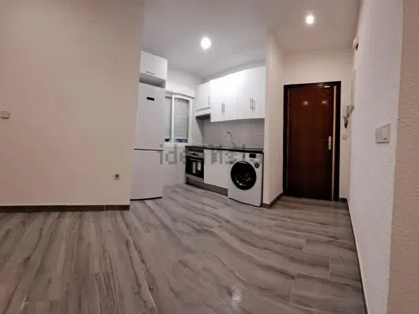 Piso en Calle De Silvio Abad, Zofío - Foto 1