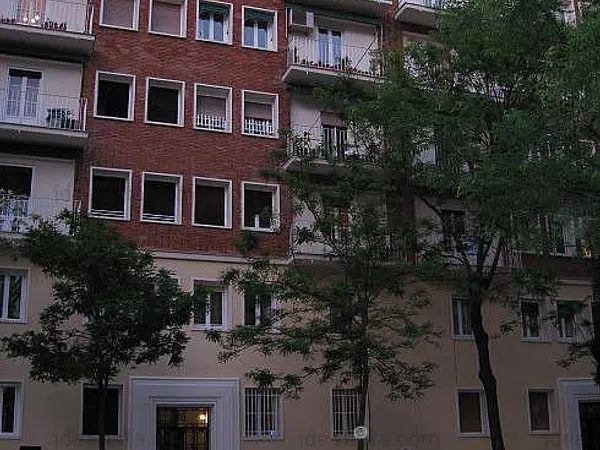 Piso en calle Ferraz, 116