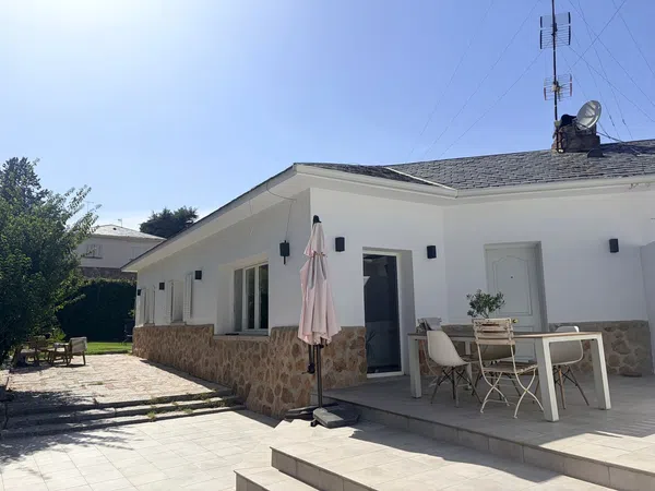 Chalet pareado en Calle de la Albahaca, 13, Salud y Alegría - El Lago - Foto 1