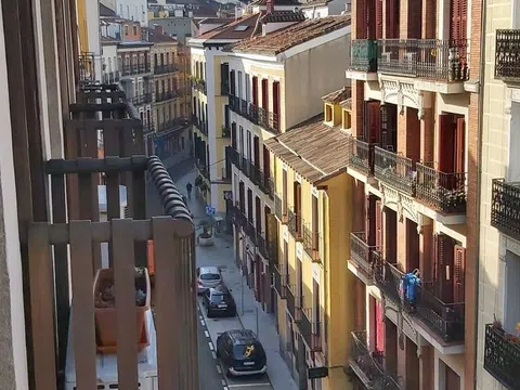 Piso en calle de la Cava Baja, 3