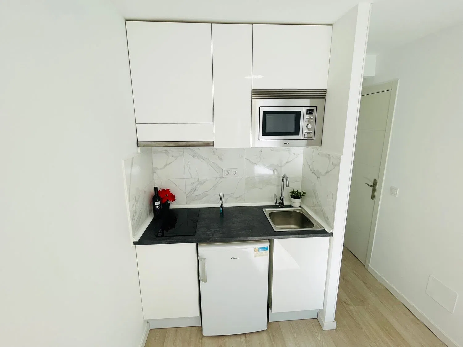 Estudio en calle del Lago Constanza, 65 - Foto 2