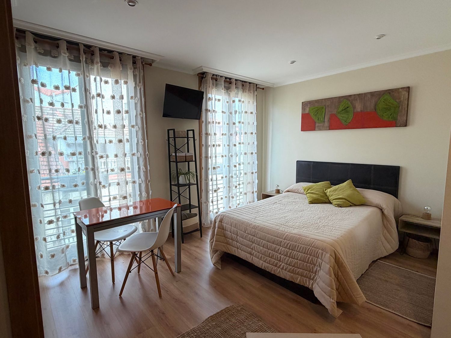 Estudio en calle da Ronda de Don Bosco, 52 - Foto 1