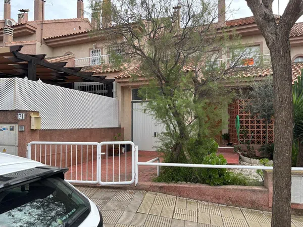 Chalet adosado en avenida del Golf, 71 - Foto 1