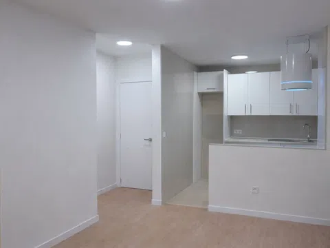 Piso en calle Helena de Troya, 23