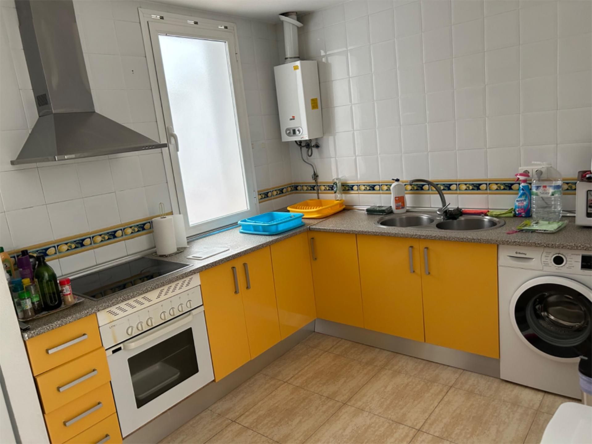 Piso en  Calle Ángel Ganivet 14 - Foto 2