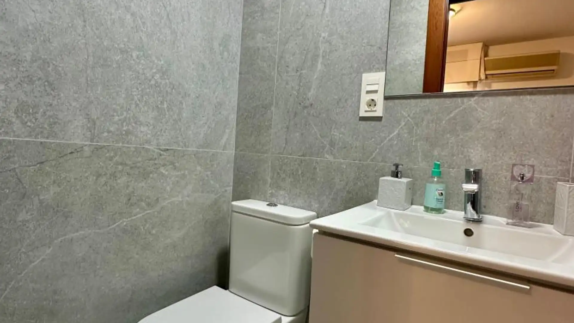 Piso en  Calle Torre de Peralada 3 - Foto 9