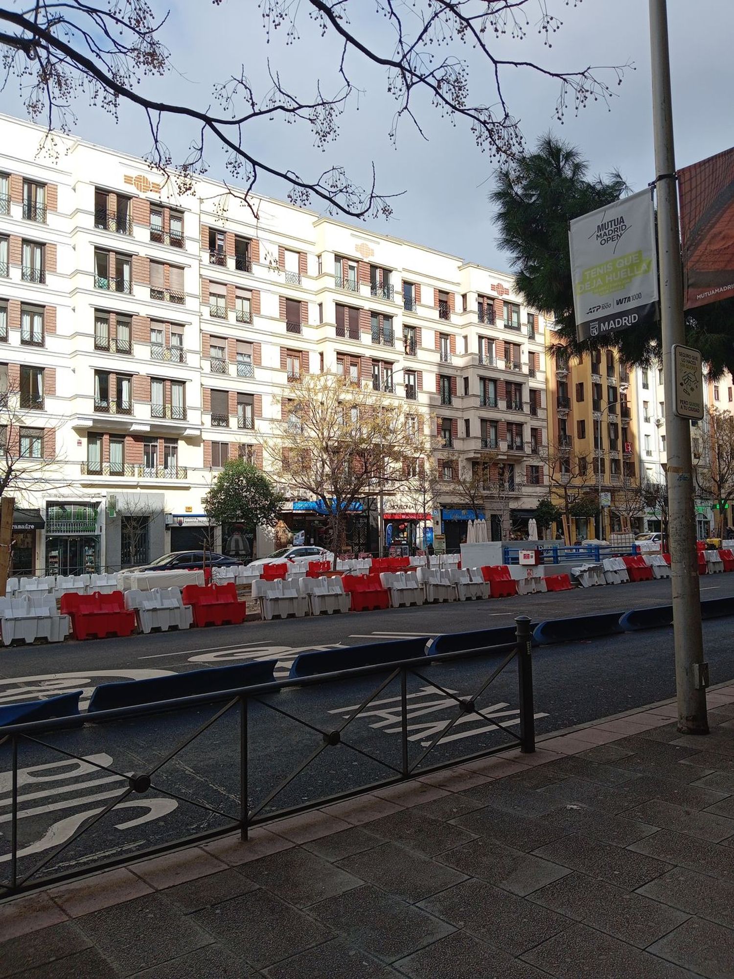 Piso en avenida Reina Victoria, 50