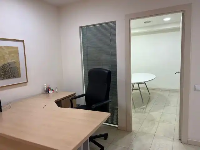 Local comercial en  Carrer d'Emili Juncadella 17 - Foto 4